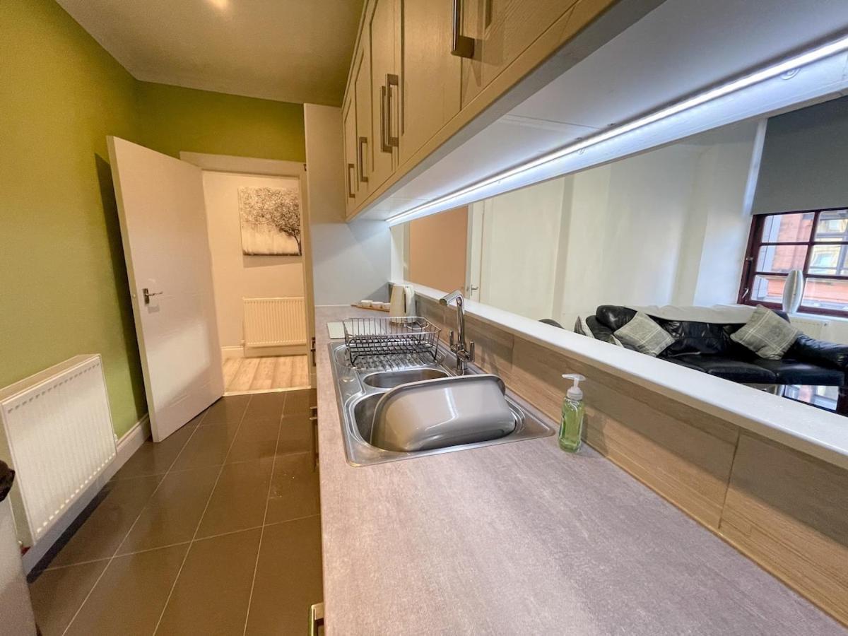 Recently Refurbished Two Bedroom Apartment, Central Location! Glasgow Exterior foto